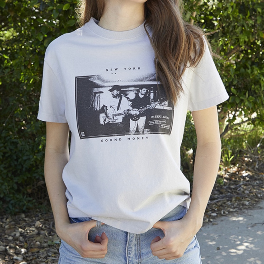 Brandy melville new york sound money tee